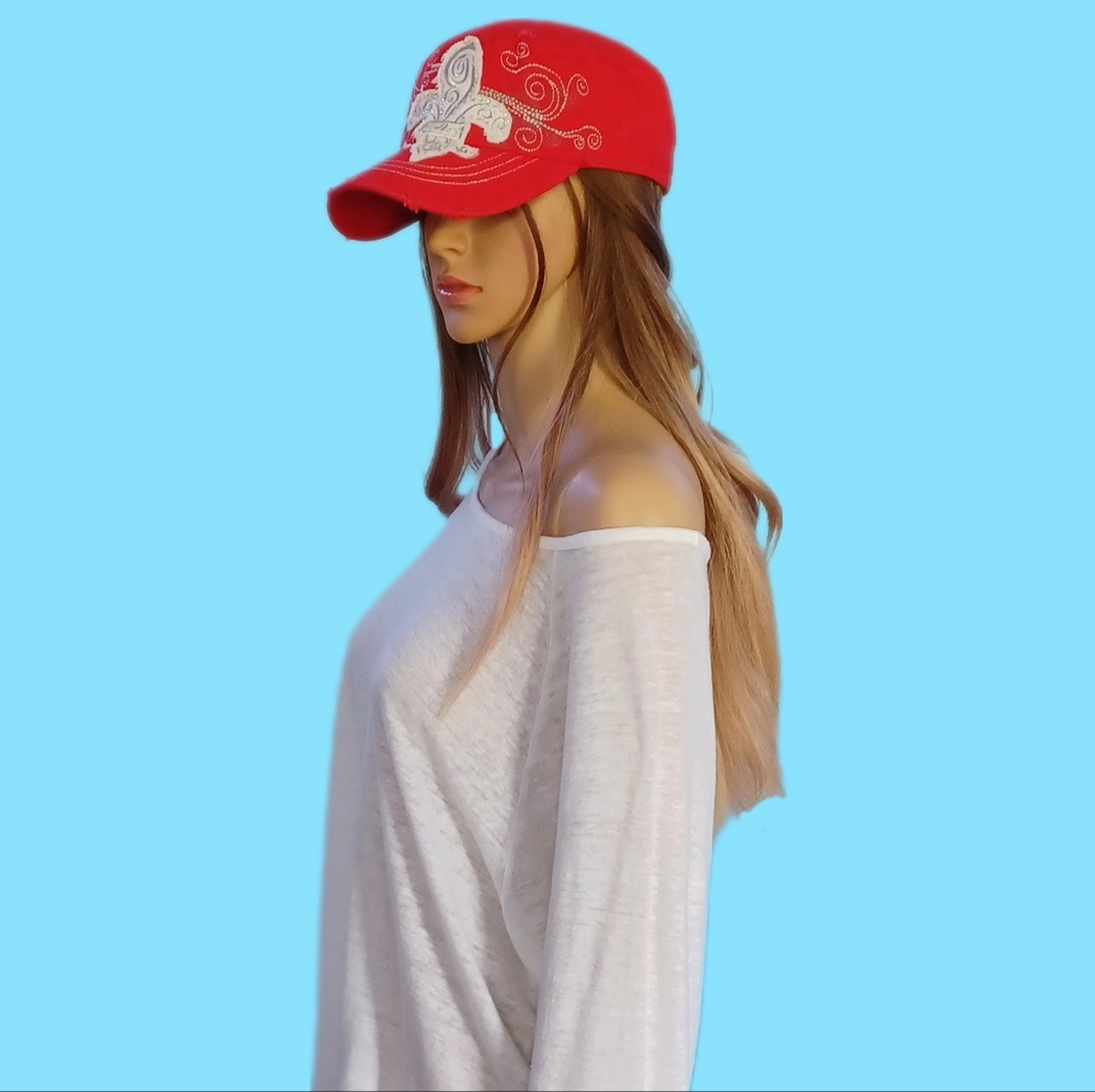 Red Fluer de lis adjustable embroidered hat. - Picture 4 of 7